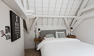 SMALL ROOM